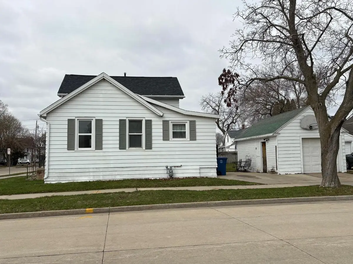 202 W IRVING AVENUE, Oshkosh, WI 54901 - #1