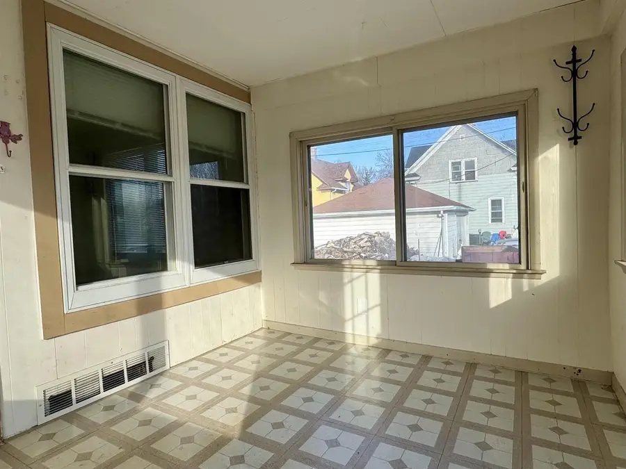 411 UNION STREET, Neenah, WI 54956 - #2