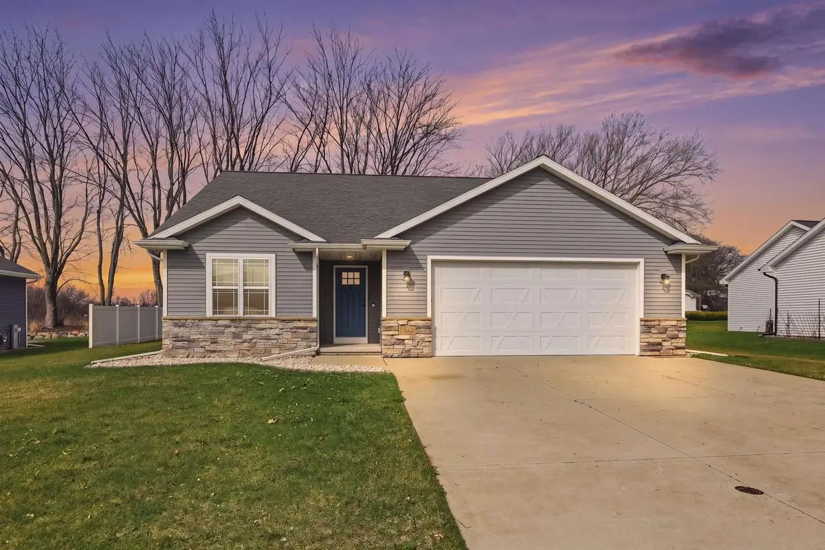 1146 LORI DRIVE, Neenah, WI 54956 - #1