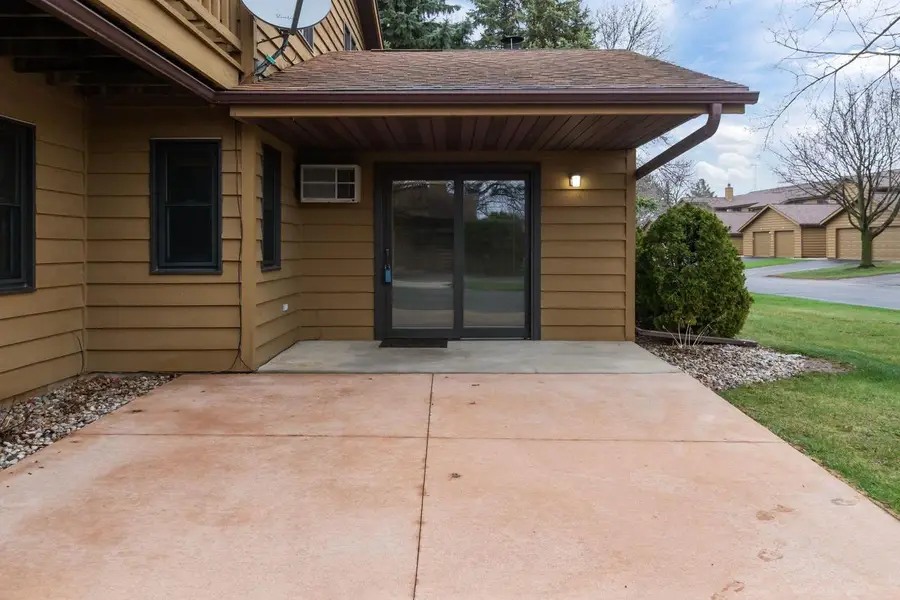 975 MANOR DRIVE  #78, Neenah, WI 54956 - #3