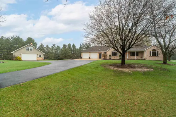 E8958 BROKEN BRANCH LANE, New London, WI 54961