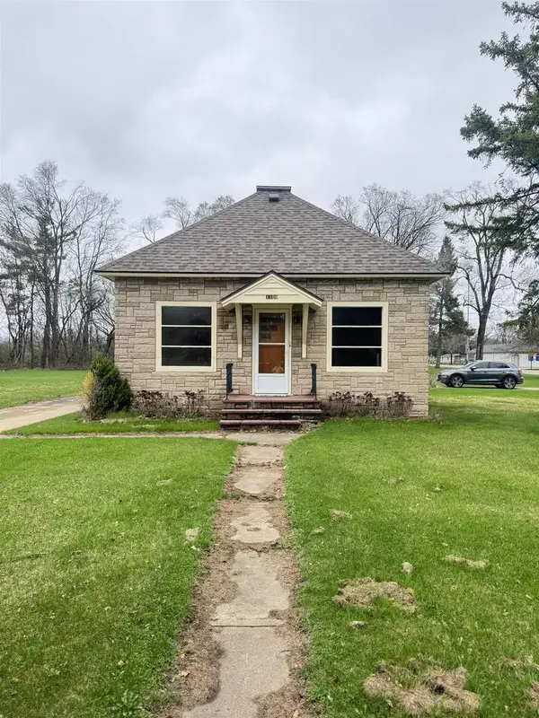 1109 ROYALTON STREET, Waupaca, WI 54981