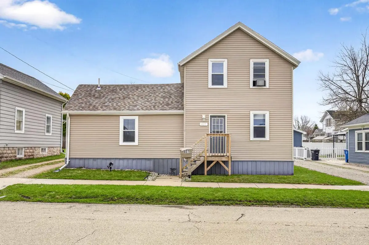 327 W 7TH AVENUE, Oshkosh, WI 54902 - #1