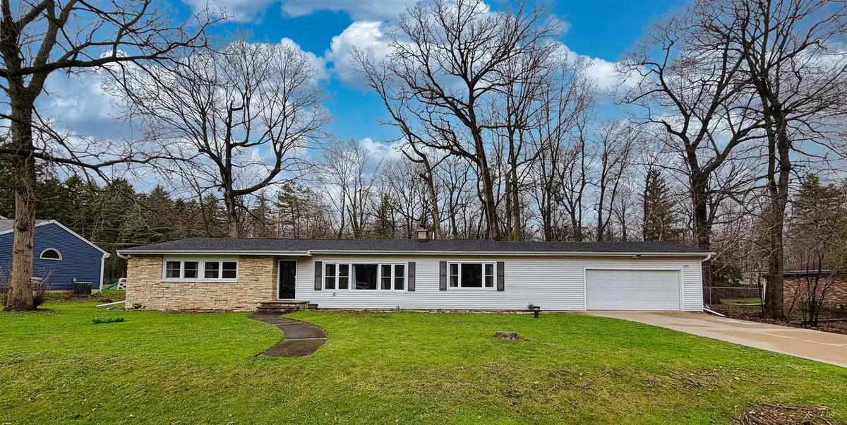 2623 OAKCREST DRIVE, Neenah, WI 54956 - #1