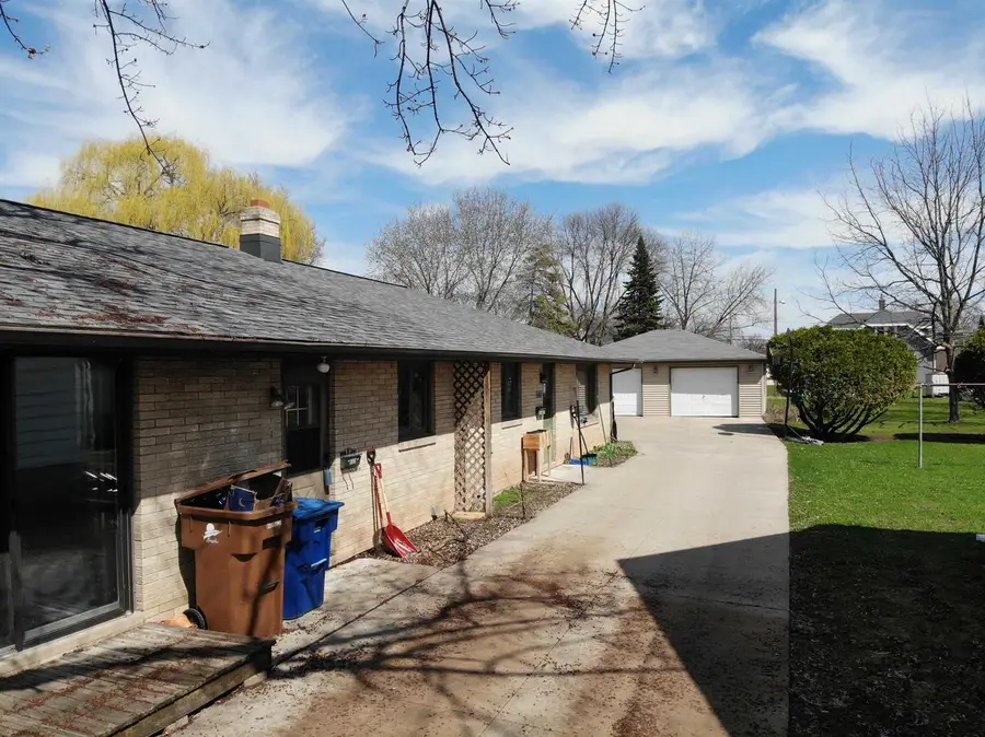 637 STATE STREET, Menasha, WI 54952 - #3