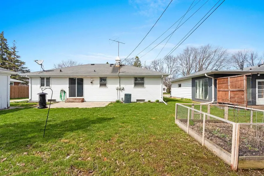 142 W PECKHAM STREET, Neenah, WI 54956 - #3