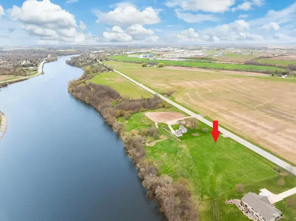 4275 LOST DAUPHIN ROAD, De Pere, WI 54115