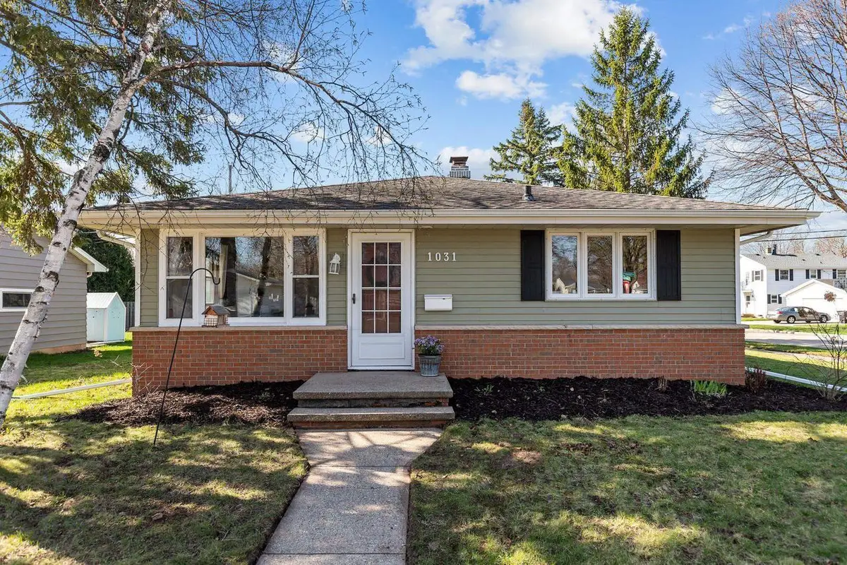 1031 W ROBERTS AVENUE, Appleton, WI 54914 - #1