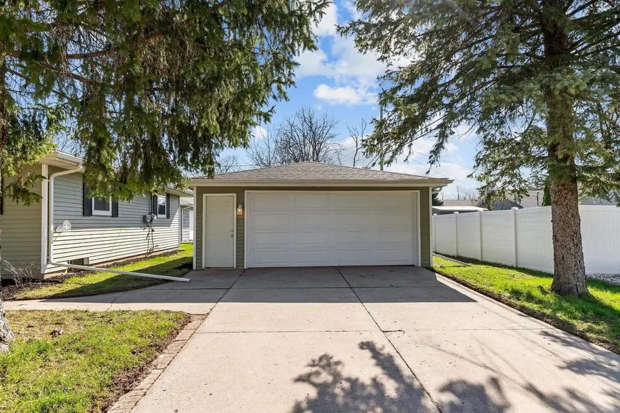 1031 W ROBERTS AVENUE, Appleton, WI 54914 - #2