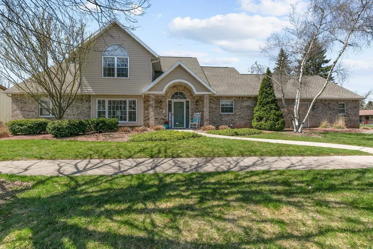 2611 N NICHOLAS STREET, Appleton, WI 54914 - #1