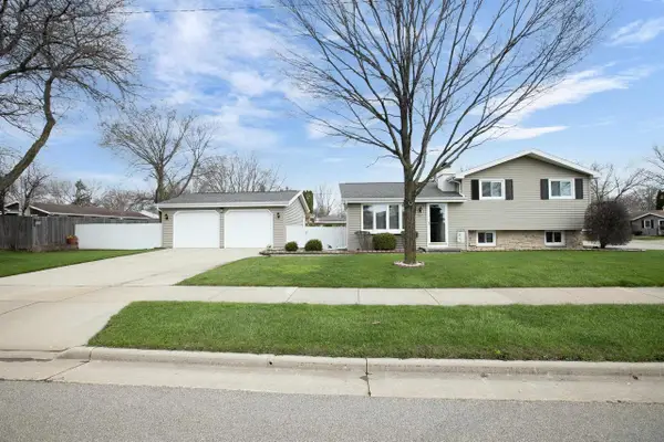 1021 APPLE BLOSSOM DRIVE, Neenah, WI 54956