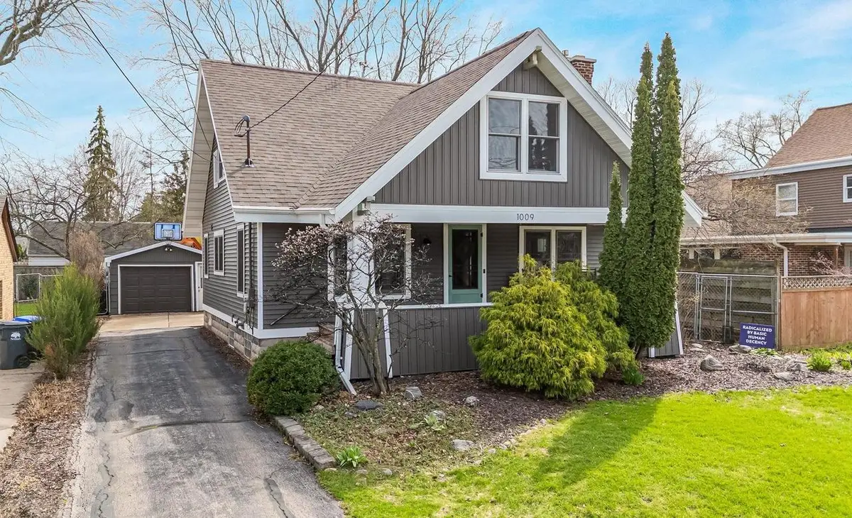 1009 NICOLET BOULEVARD, Neenah, WI 54956 - #1