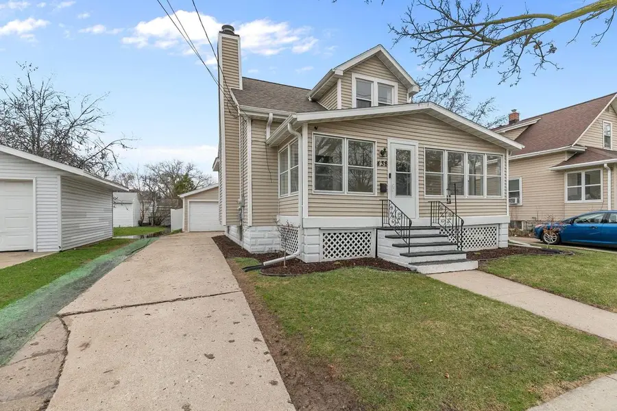 438 S BAIRD STREET, Green Bay, WI 54301 - #2