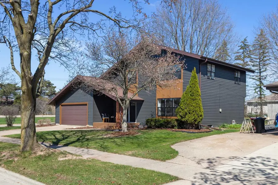 2734 N BEECHWOOD COURT, Appleton, WI 54911 - #2