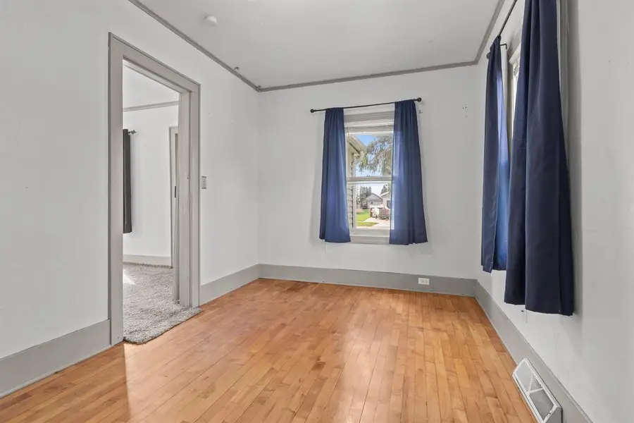 120 ALLEN AVENUE, Oshkosh, WI 54901 - #3