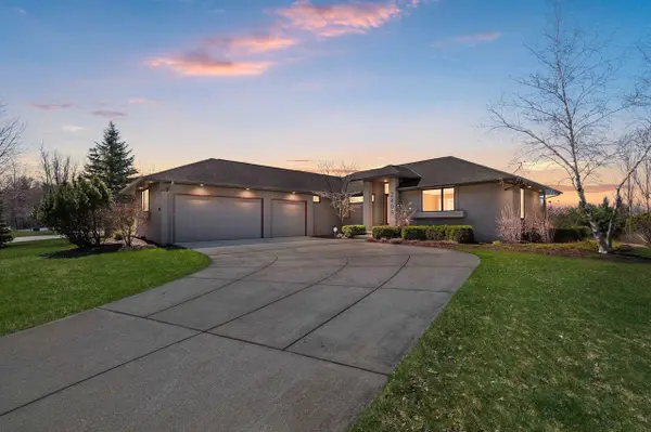 2405 CROWN POINTE BOULEVARD, Suamico, WI 54173