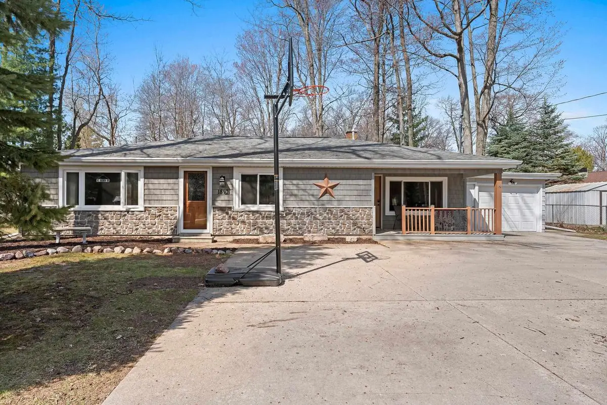 1810 WOOD LANE, Green Bay, WI 54304 - #1