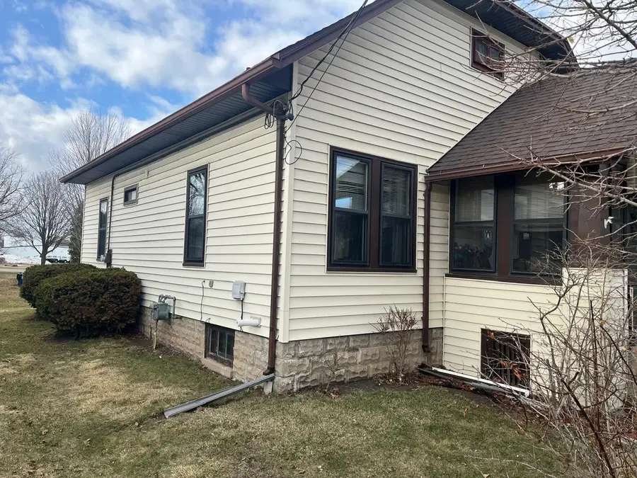 572 S MILITARY ROAD, Fond Du Lac, WI 54935 - #3