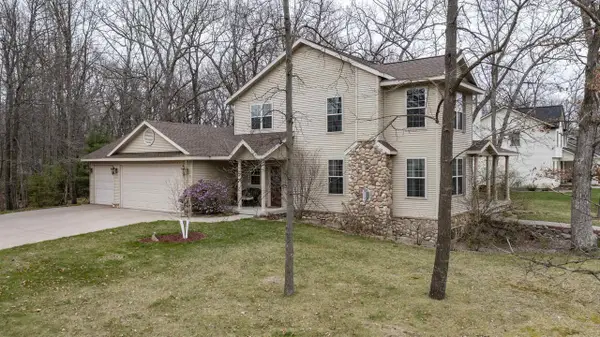 660 SUNSET DRIVE, Waupaca, WI 54981