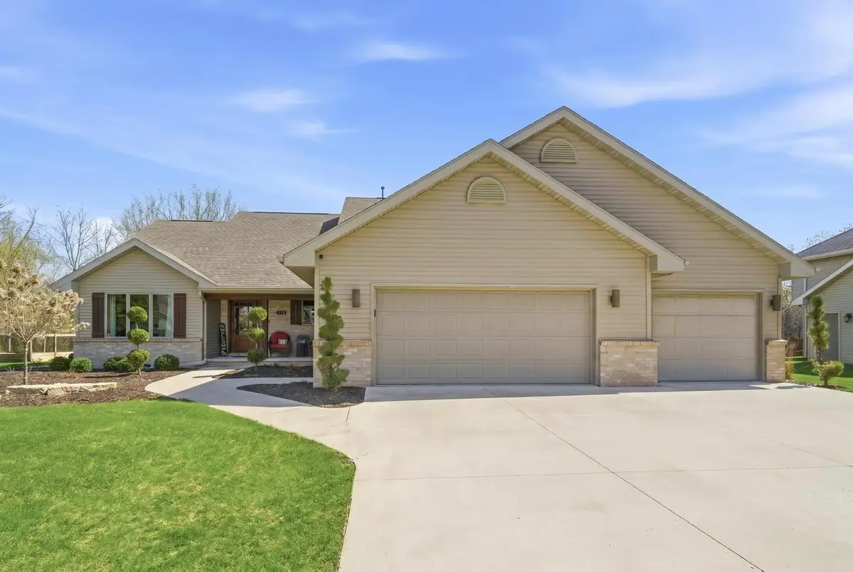118 SHALIMAR COURT, Combined Locks, WI 54113 - #1