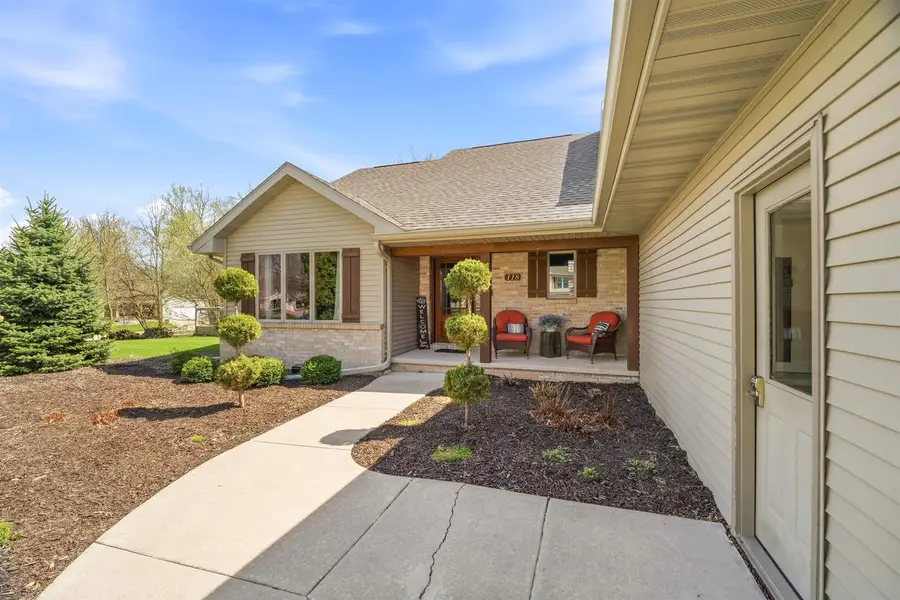 118 SHALIMAR COURT, Combined Locks, WI 54113 - #2