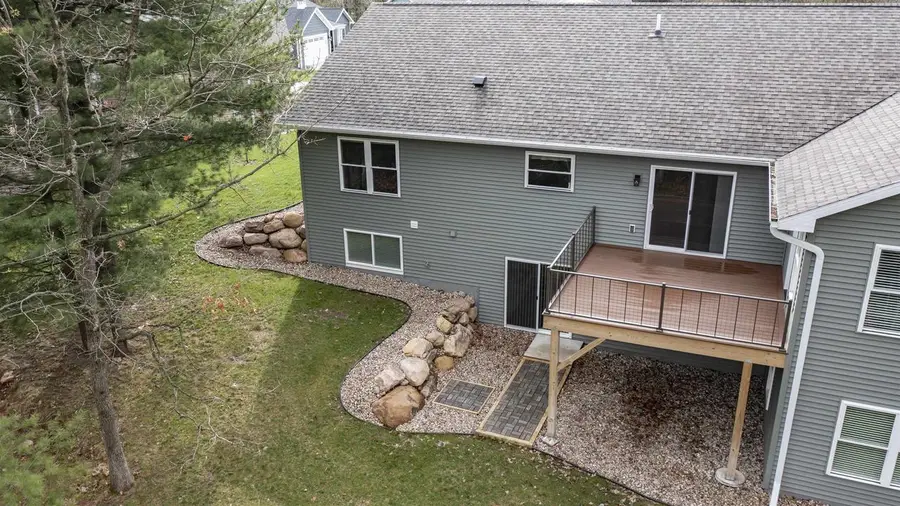564 HART COURT, Waupaca, WI 54981 - #2