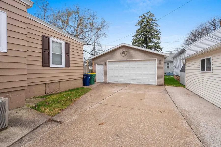 806 11TH AVENUE, Green Bay, WI 54304 - #2