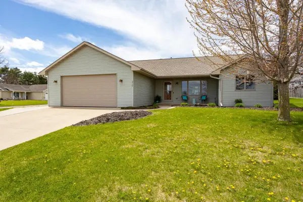 217 HOWARD DRIVE, Hortonville, WI 54944