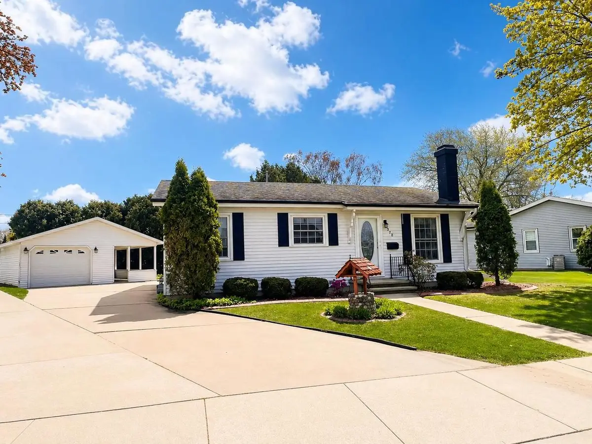 928 S WESTFIELD STREET, Oshkosh, WI 54902 - #1