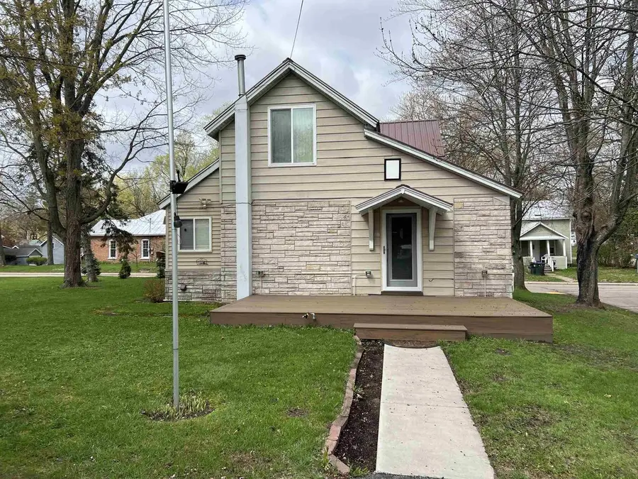 410 N FRANKLIN STREET, Waupaca, WI 54981 - #3