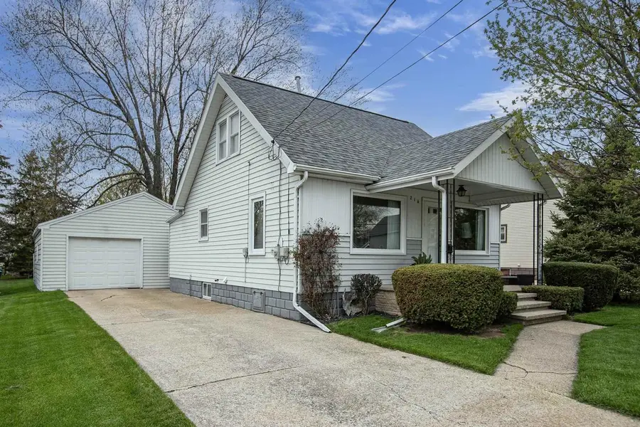 216 WILLIAMS STREET, Combined Locks, WI 54113 - #2
