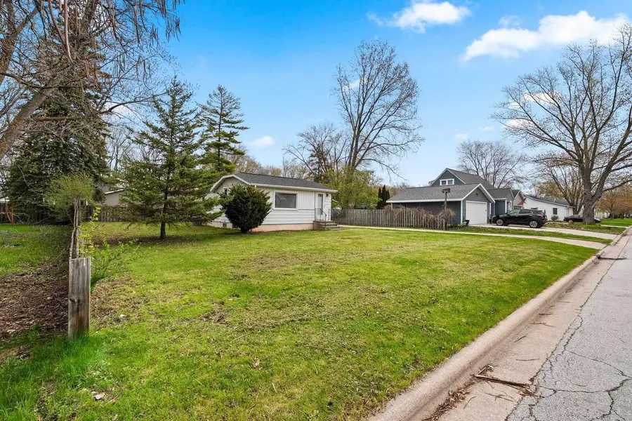 530 MORRIS AVENUE, Ashwaubenon, WI 54304 - #2