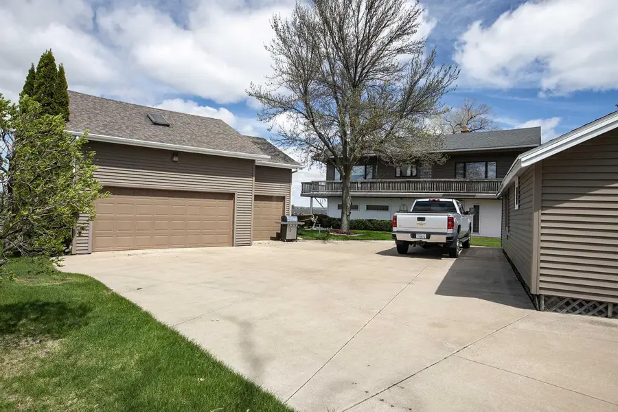 2384 HICKORY LANE, Oshkosh, WI 54901 - #2