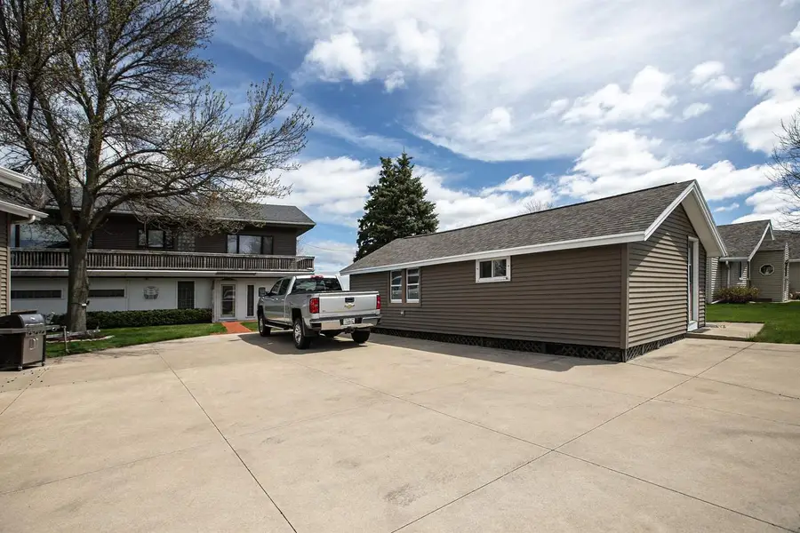 2384 HICKORY LANE, Oshkosh, WI 54901 - #3
