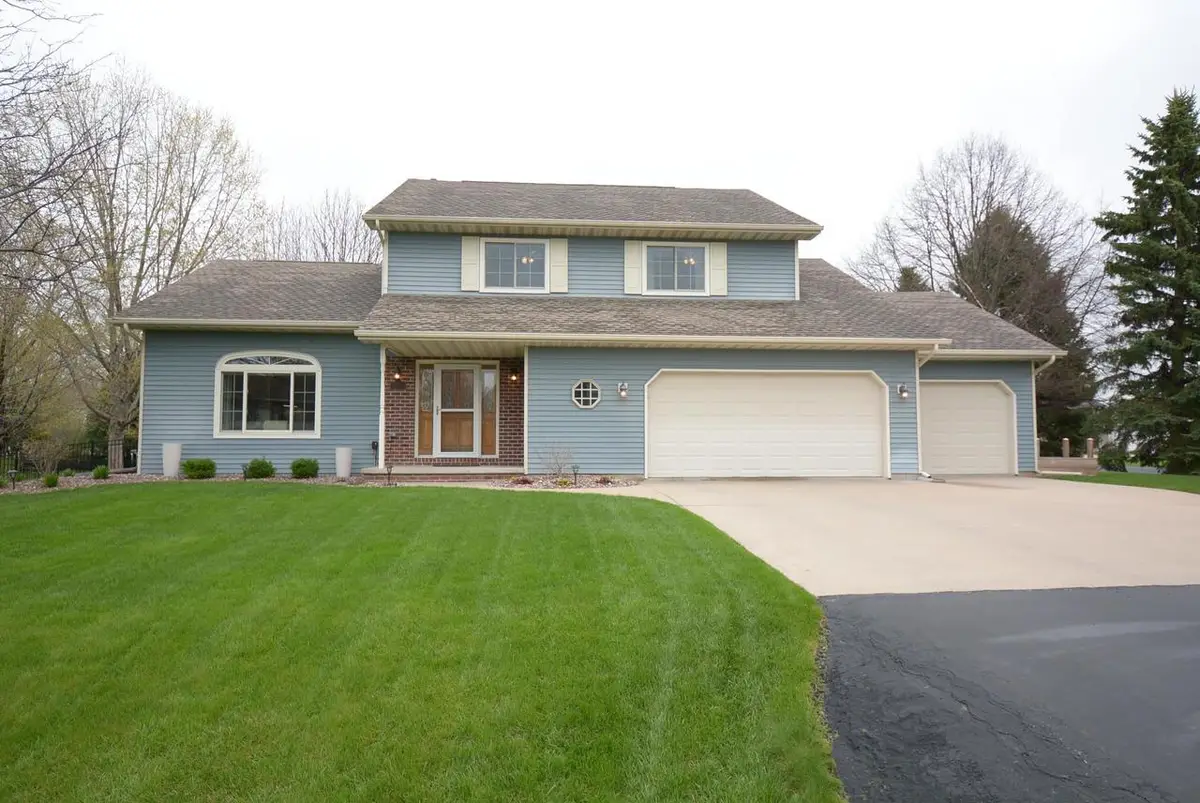 140 OVERLAND TRAIL, Oshkosh, WI 54904 - #1