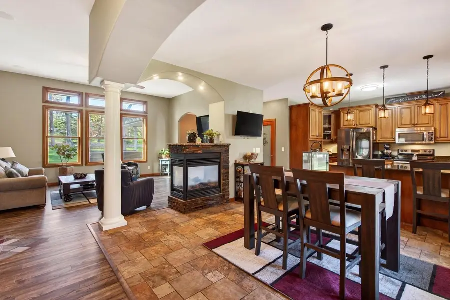 1216 E APPLE CREEK ROAD, Appleton, WI 54913 - #3
