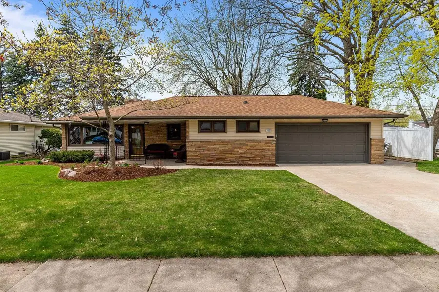 1611 N NICHOLAS STREET, Appleton, WI 54914 - #2