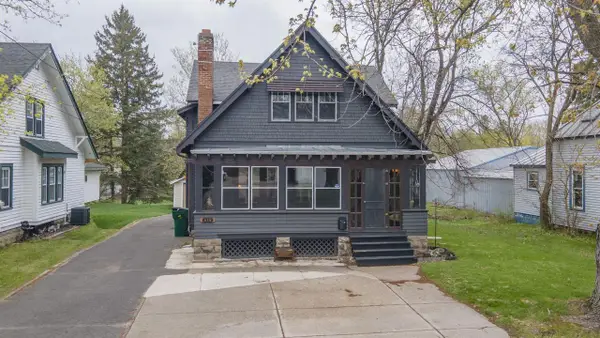 414 W FULTON STREET, Waupaca, WI 54981