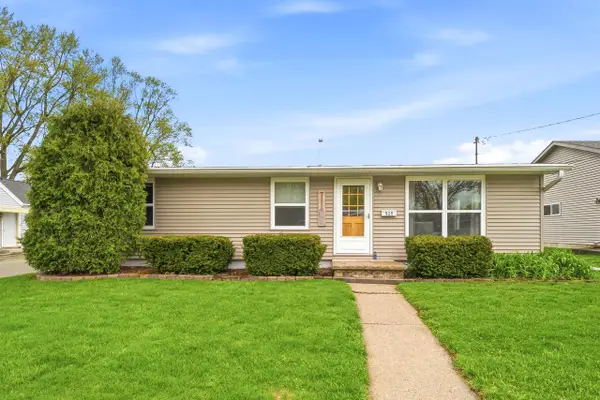 920 N LARK STREET, Oshkosh, WI 54902