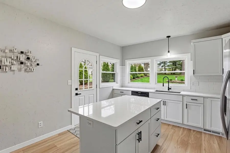 1602 S DIVISION STREET, New London, WI 54961 - #3