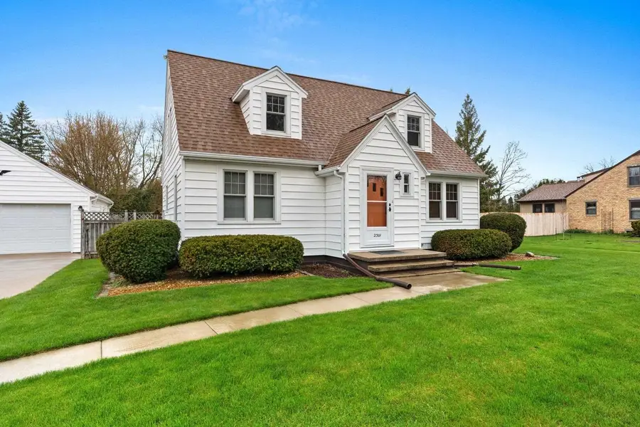 2301 CARLETON AVENUE, Appleton, WI 54915 - #3