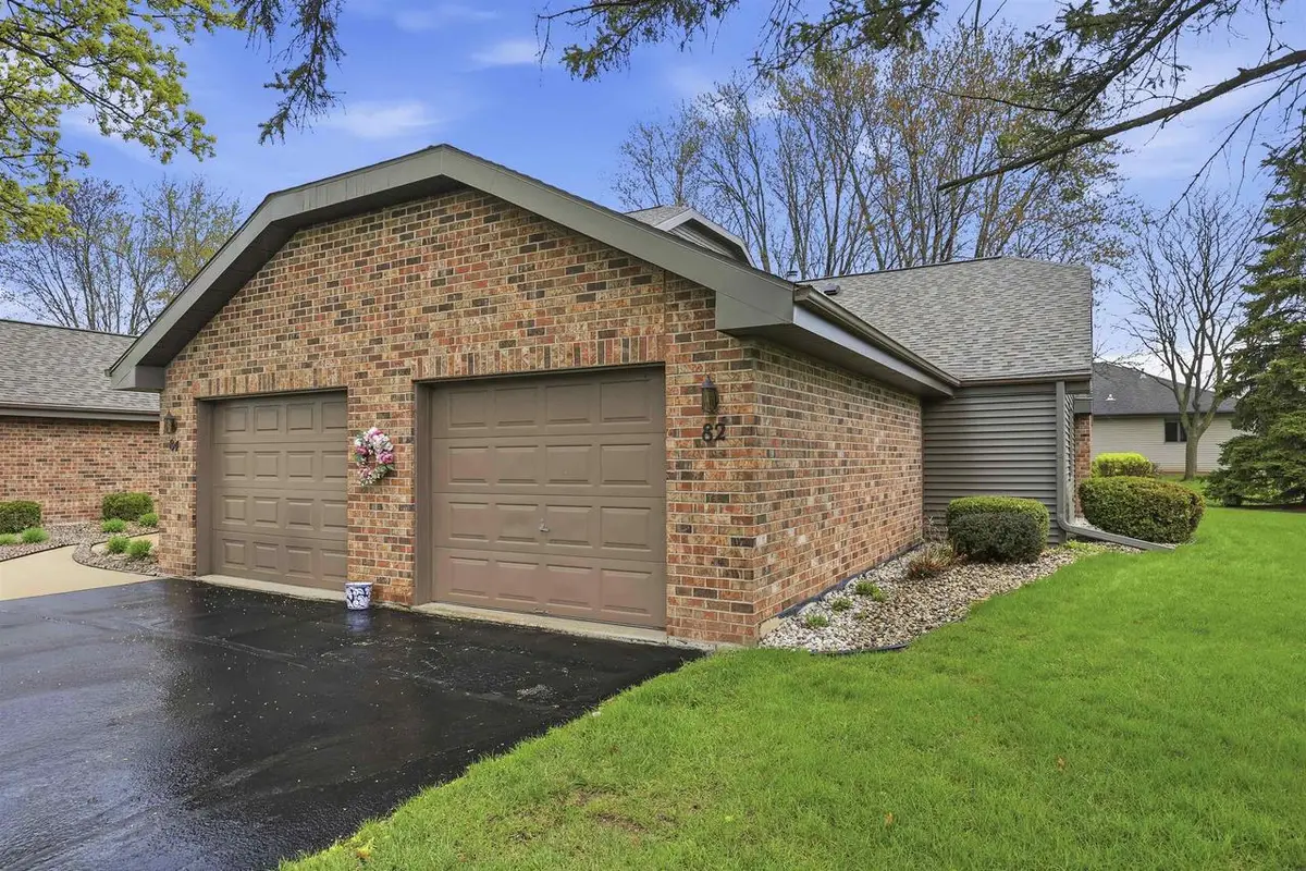 82 SPENCER VILLAGE COURT, Appleton, WI 54914 - #1