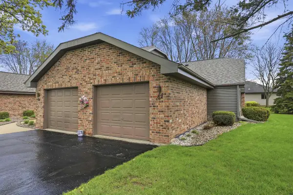 82 SPENCER VILLAGE COURT, Appleton, WI 54914