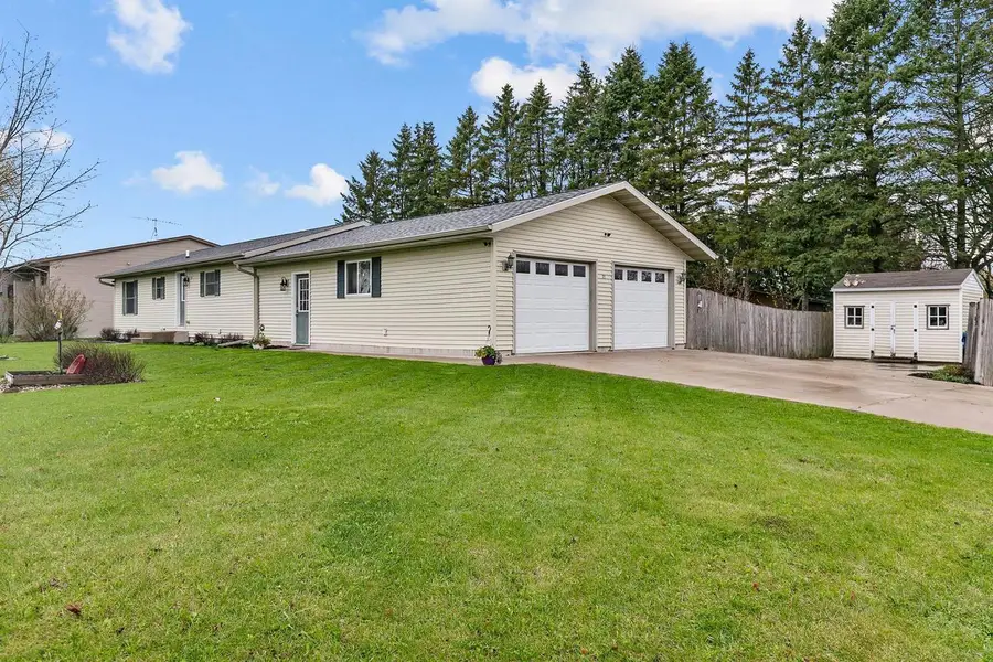 21 PRIMROSE CIRCLE, Clintonville, WI 54929 - #2