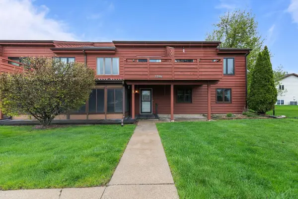 2206 MEADOWBROOK COURT, Oshkosh, WI 54904