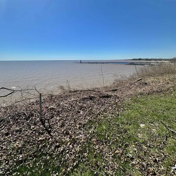 216 LAKEVIEW DRIVE, Algoma, WI 54201
