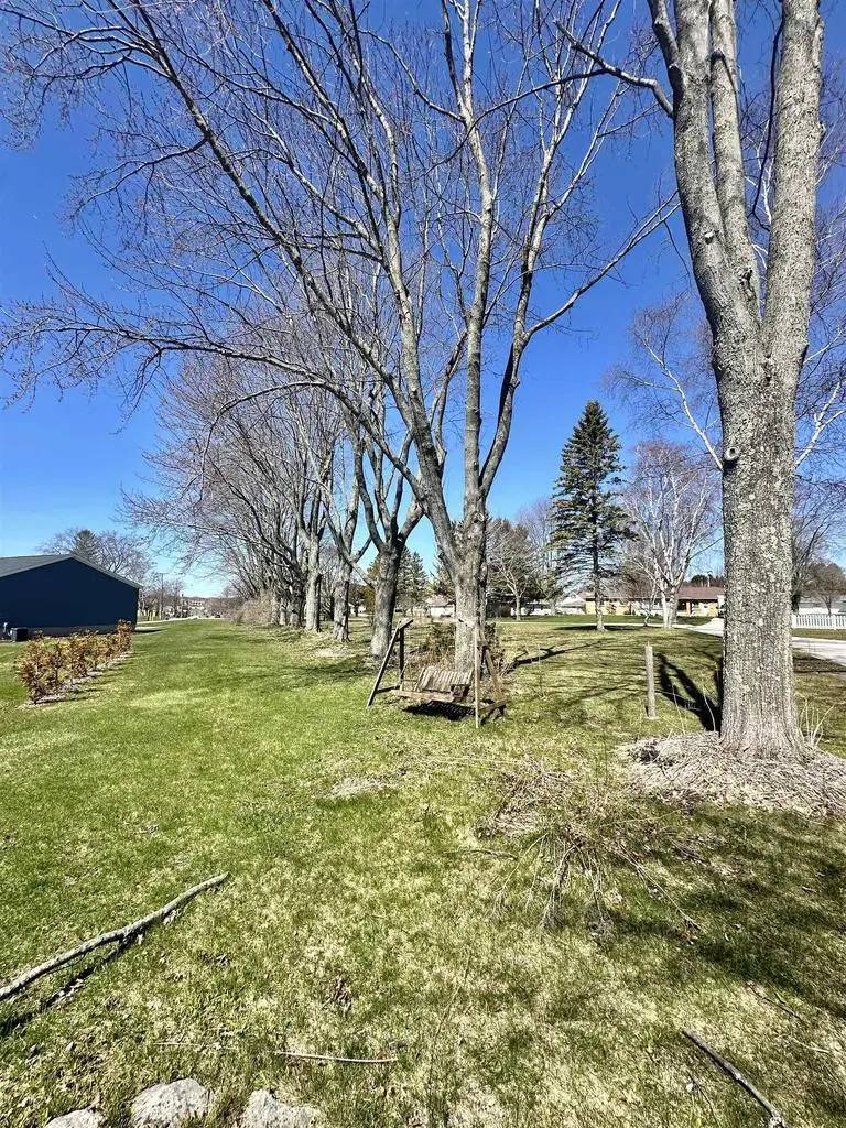 216 LAKEVIEW DRIVE, Algoma, WI 54201 - #2