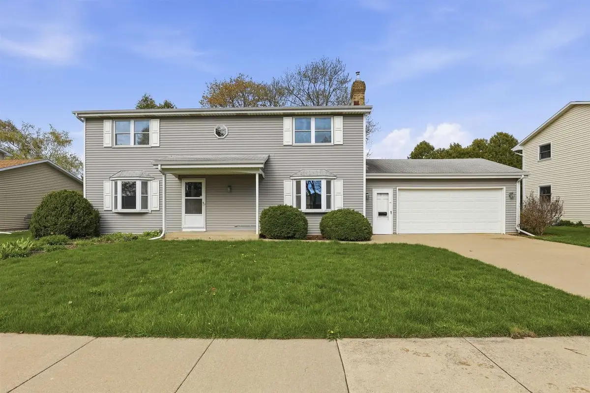 3113 N PEACHTREE LANE, Appleton, WI 54911 - #1