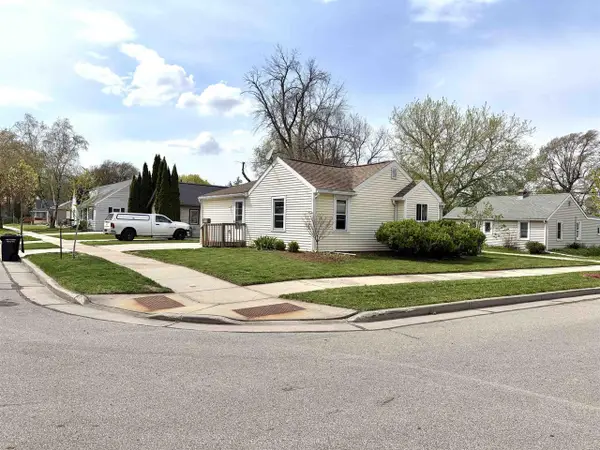 326 E WILSON AVENUE, Appleton, WI 54915