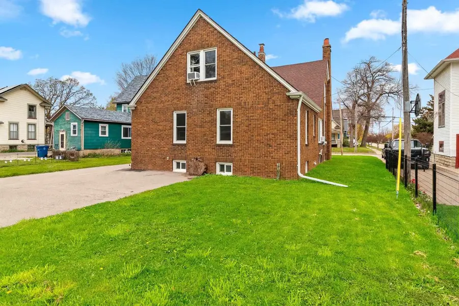 929 MERRITT AVENUE, Oshkosh, WI 54901 - #2